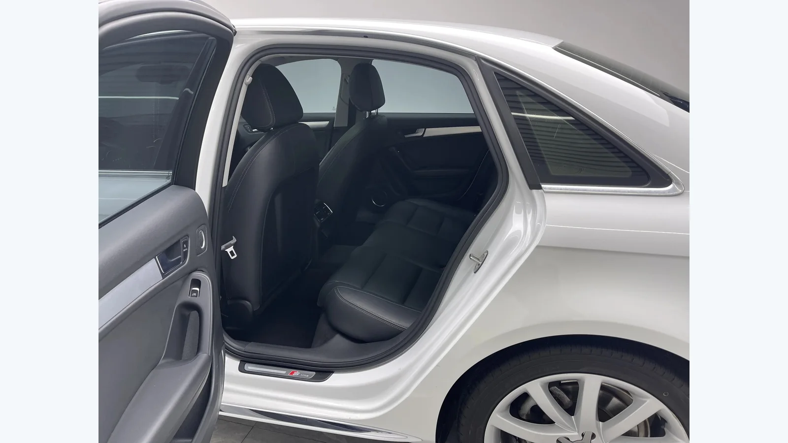 Used Audi A4 Photo 12 thumbnail