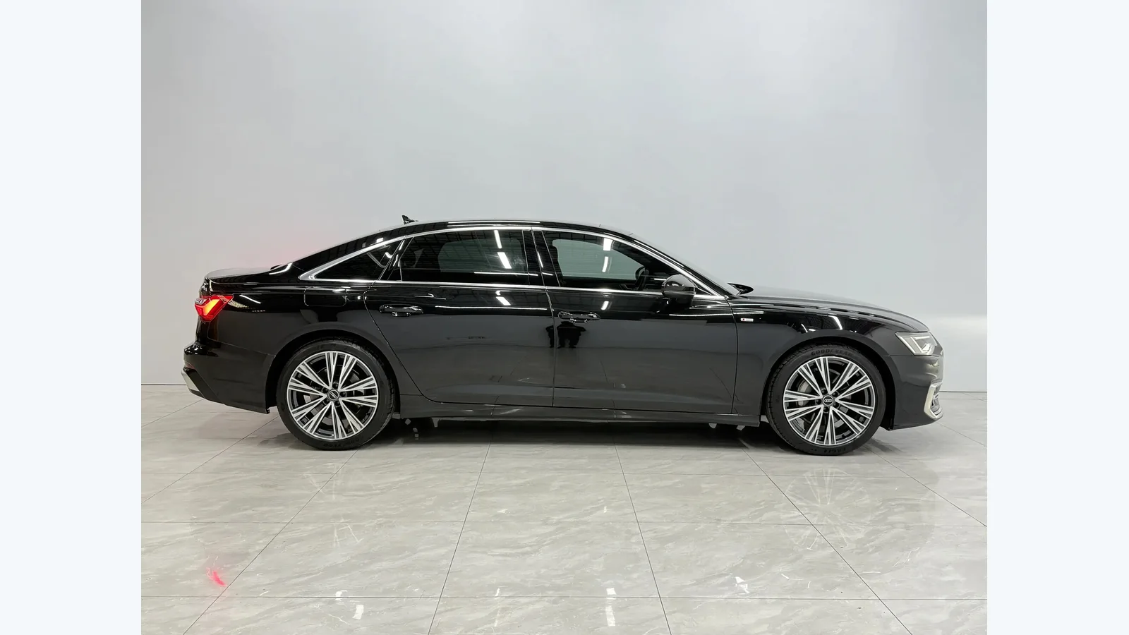 Used Audi A6L Photo 2 thumbnail