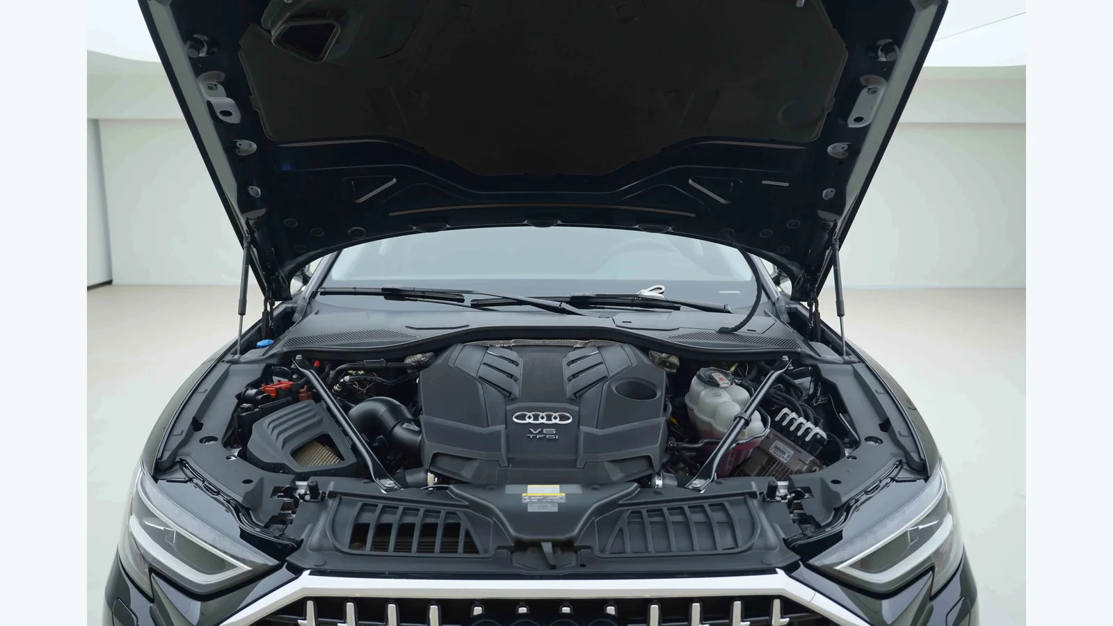 Used Audi A8 Photo 2 thumbnail