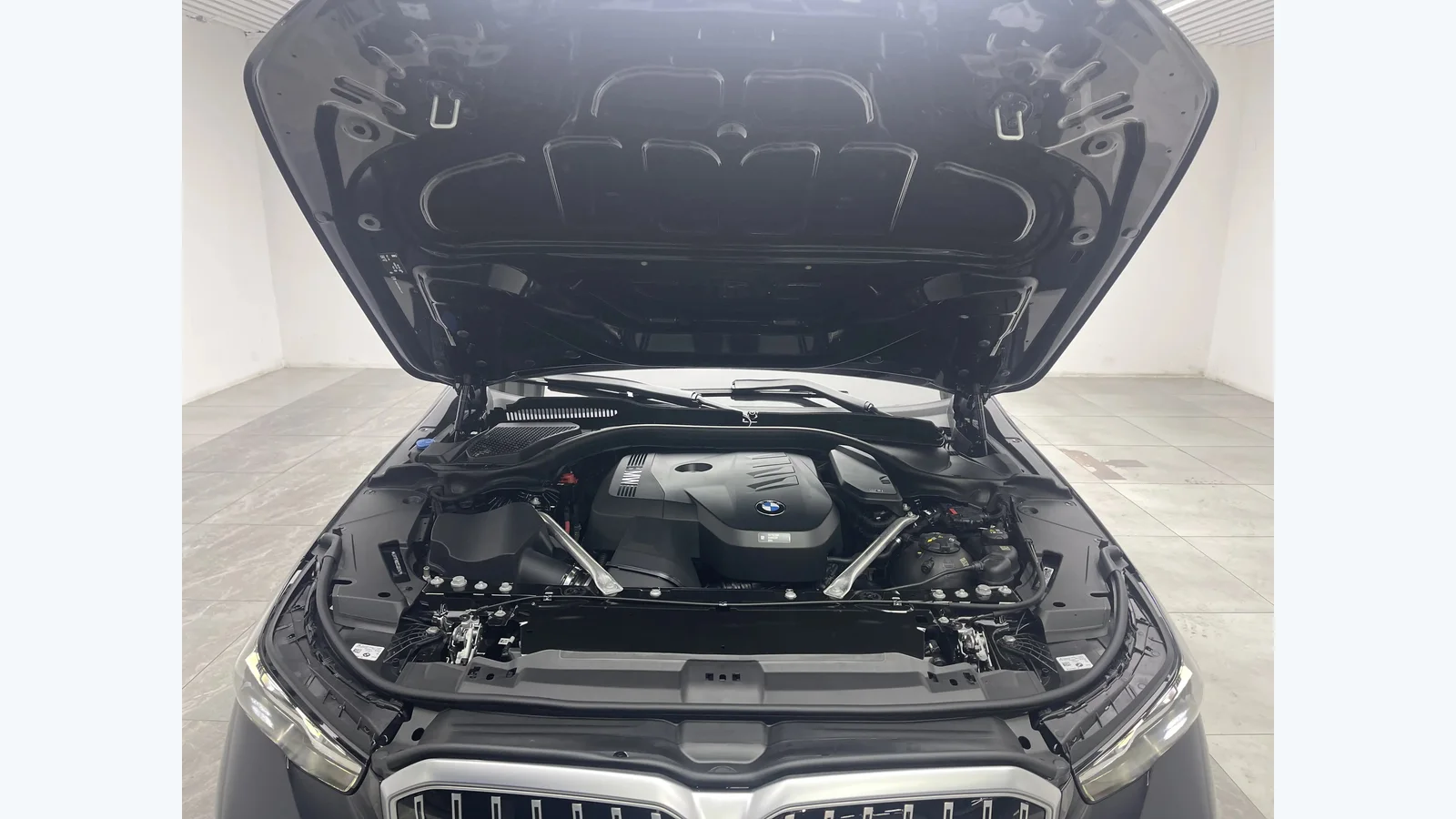 Used BMW 5 Series Photo 6 thumbnail