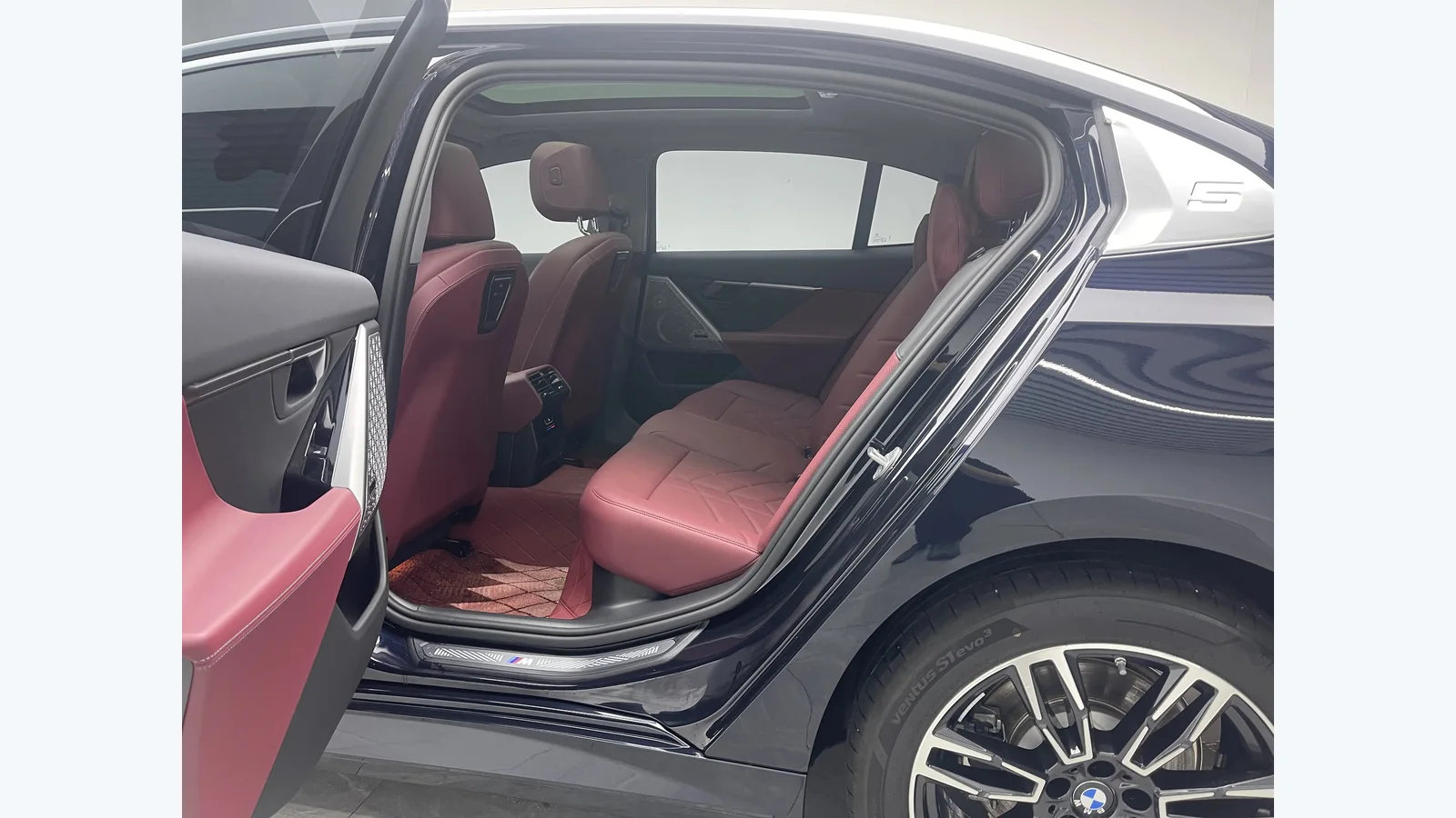 Used BMW 5 Series Photo 12 thumbnail