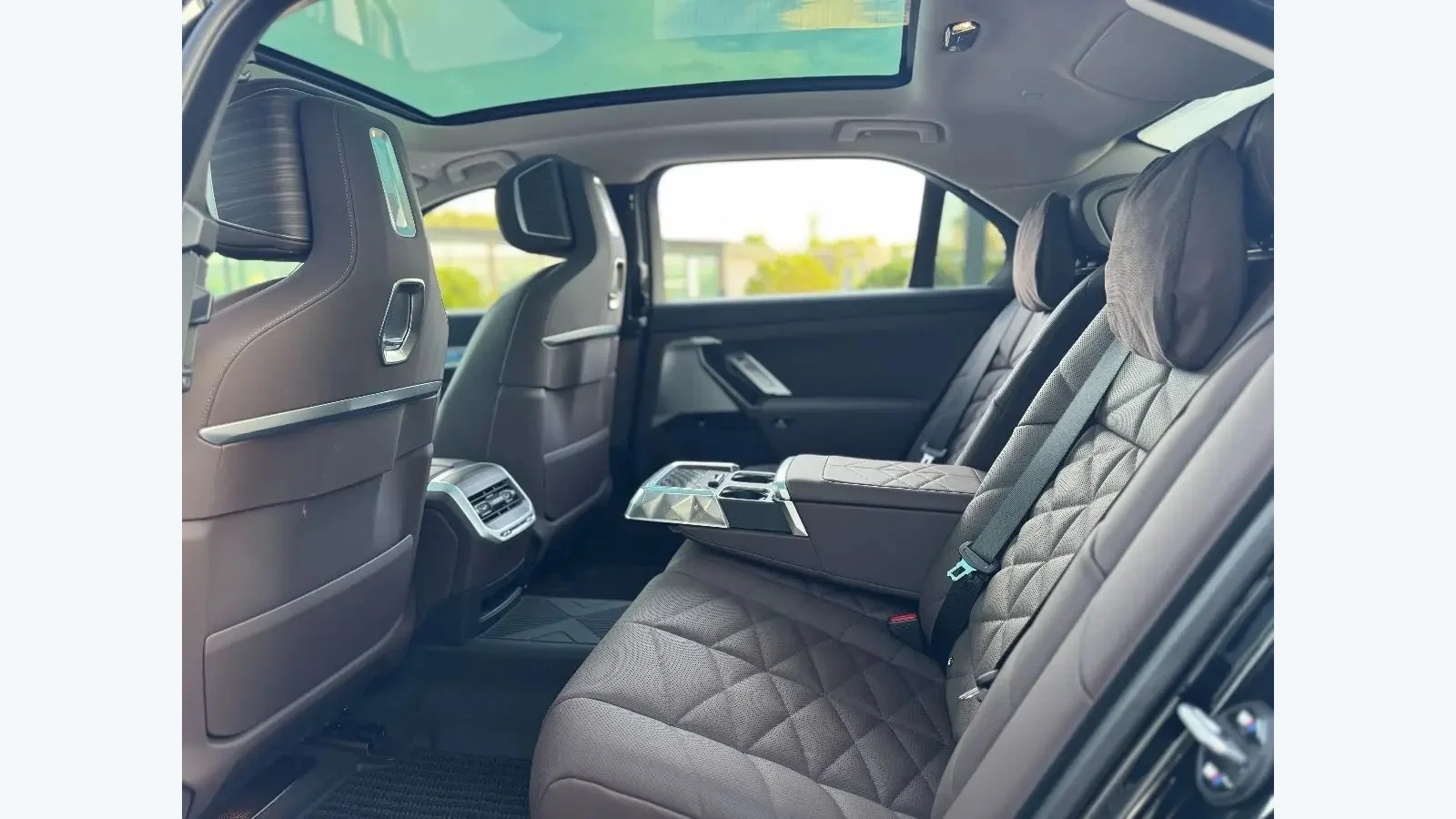 Used BMW 7 Series Photo 2 thumbnail