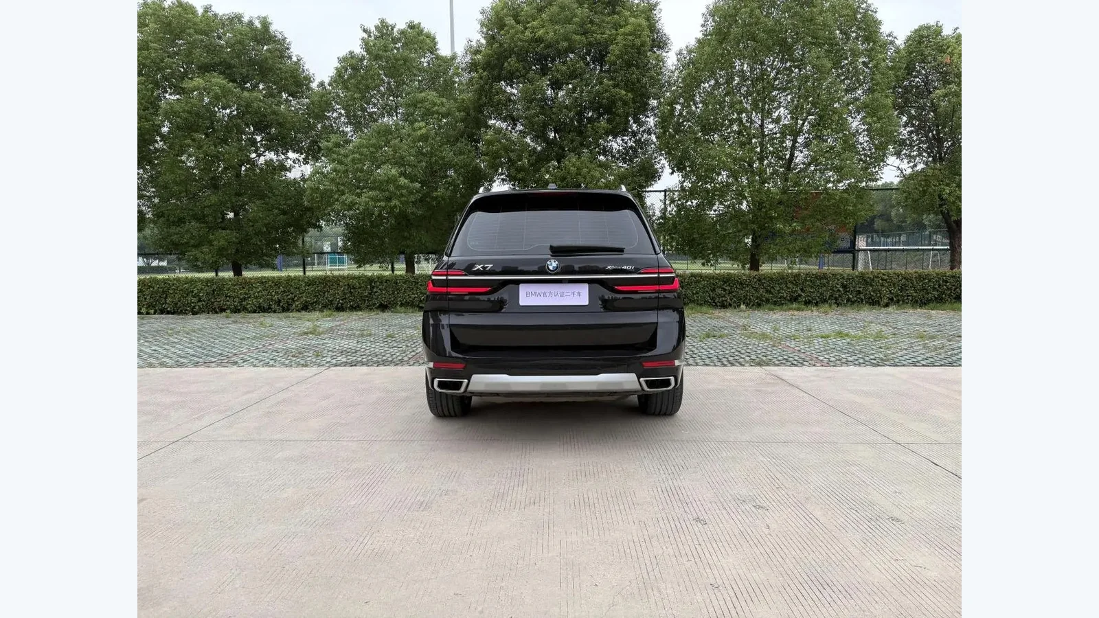 Used BMW X7 Rear 45-degree thumbnail