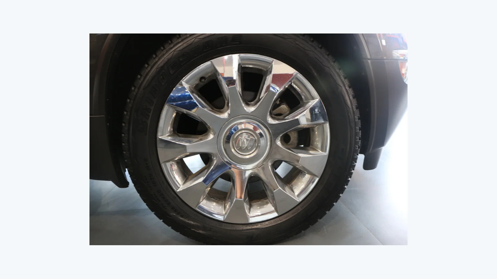 Used Buick Enclave Front 45-degree reference for China export
