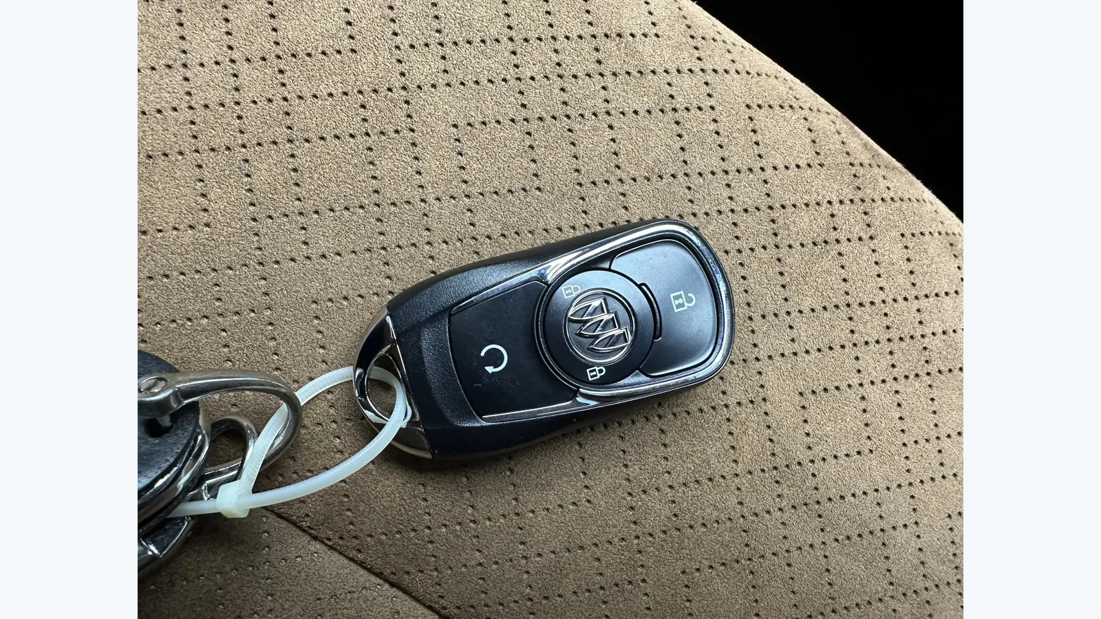 Used Buick Encore GX Photo 7 thumbnail