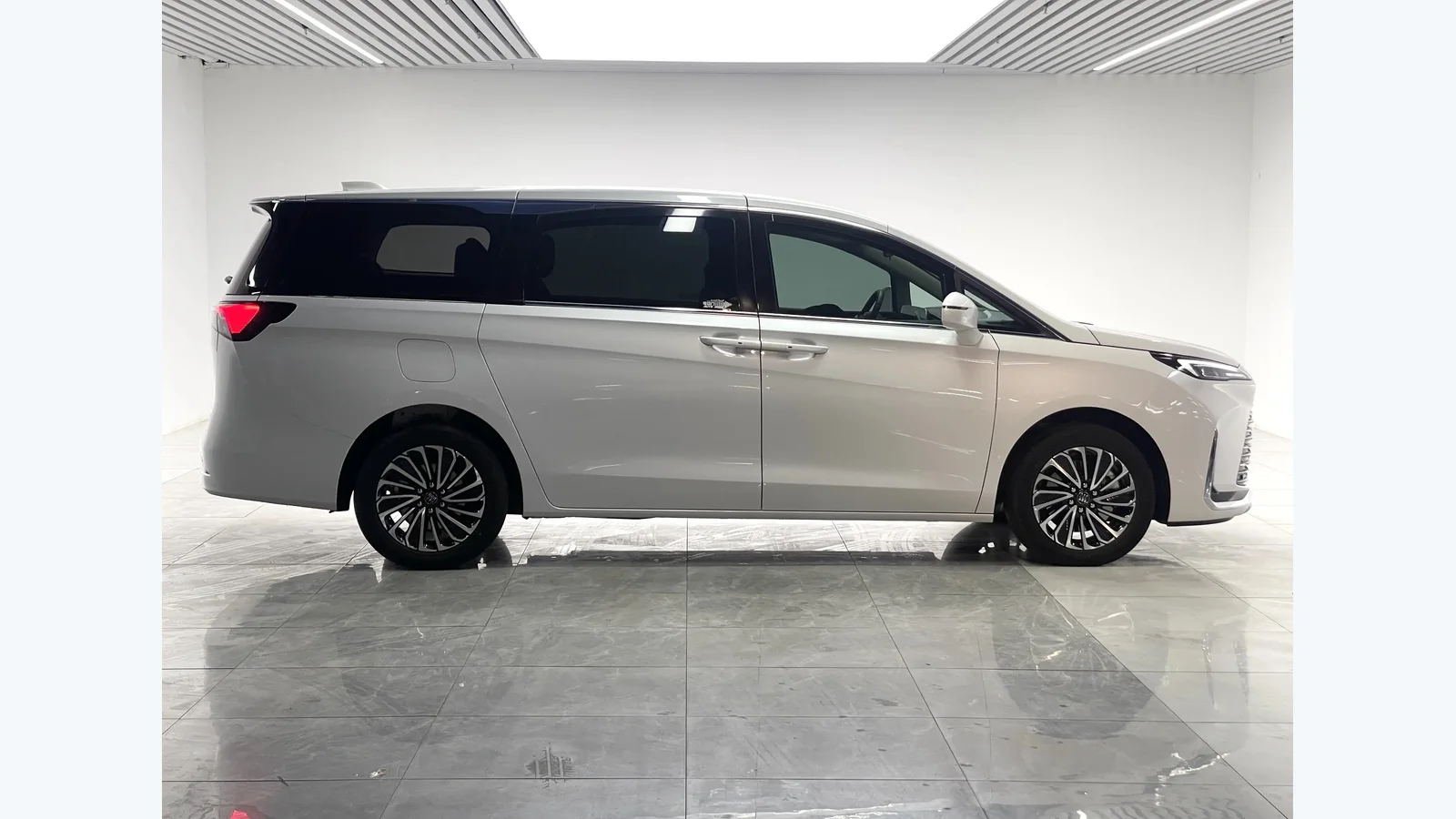 Used Buick GL8 PHEV Photo 2 thumbnail