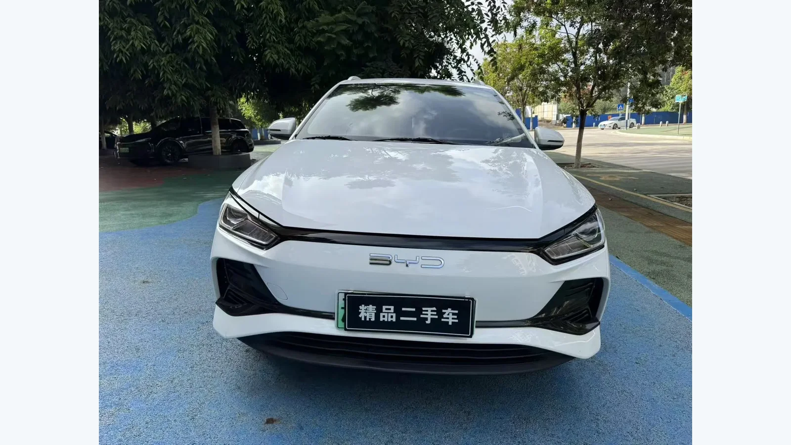 Used BYD e2 Side profile thumbnail