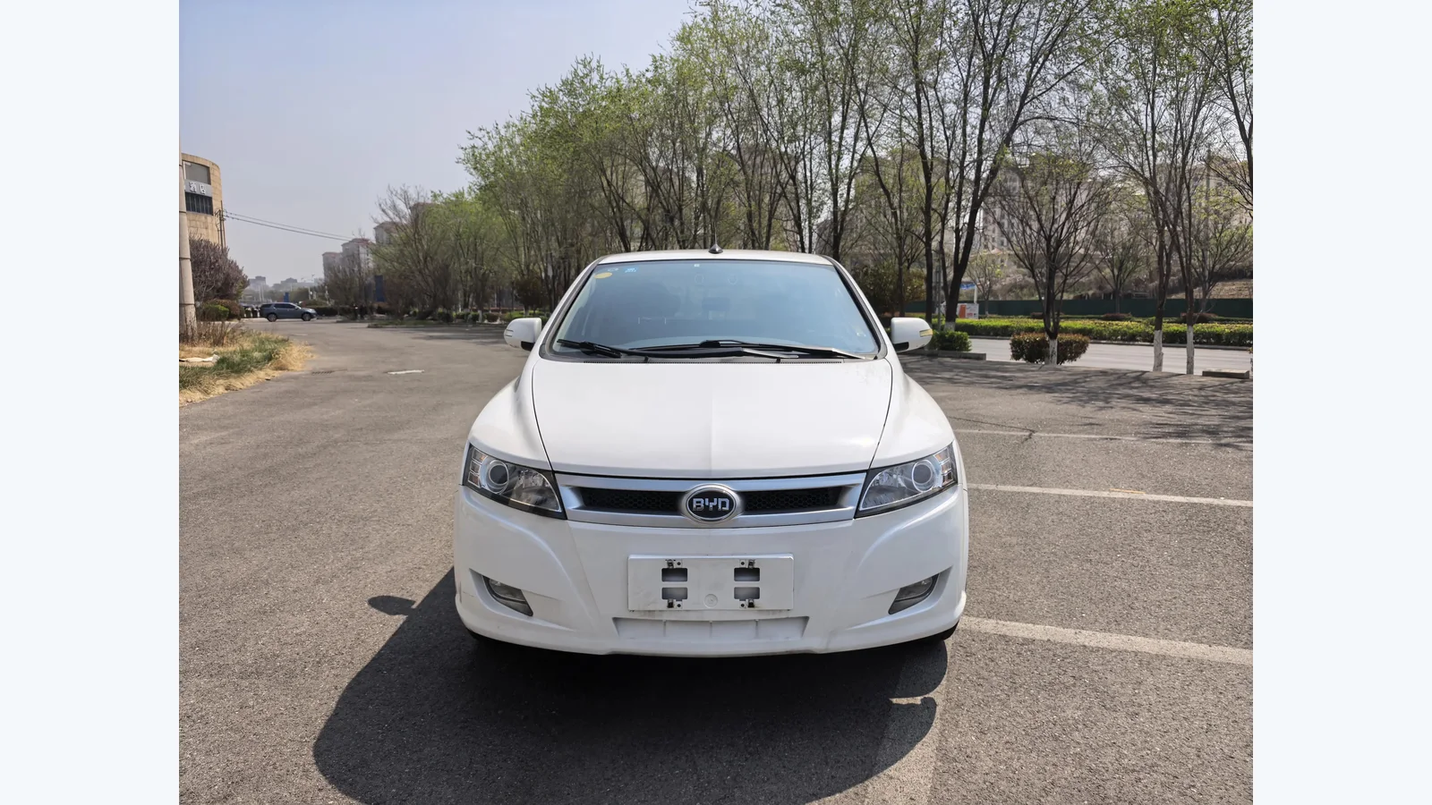 Used BYD e6 Side profile thumbnail