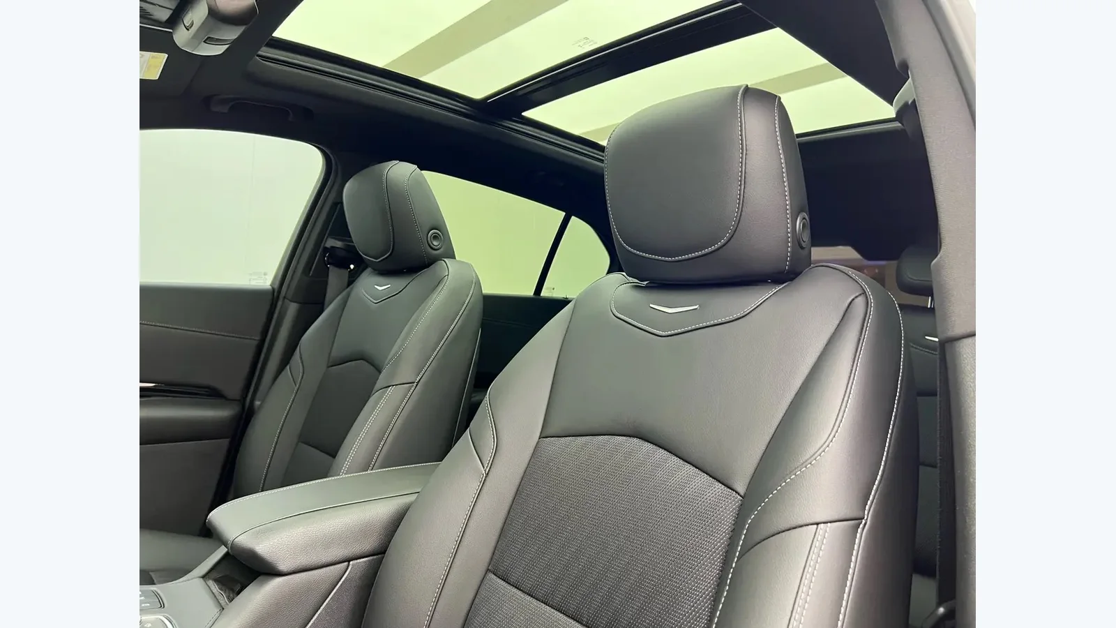 Used Cadillac XT4 Photo 13 thumbnail