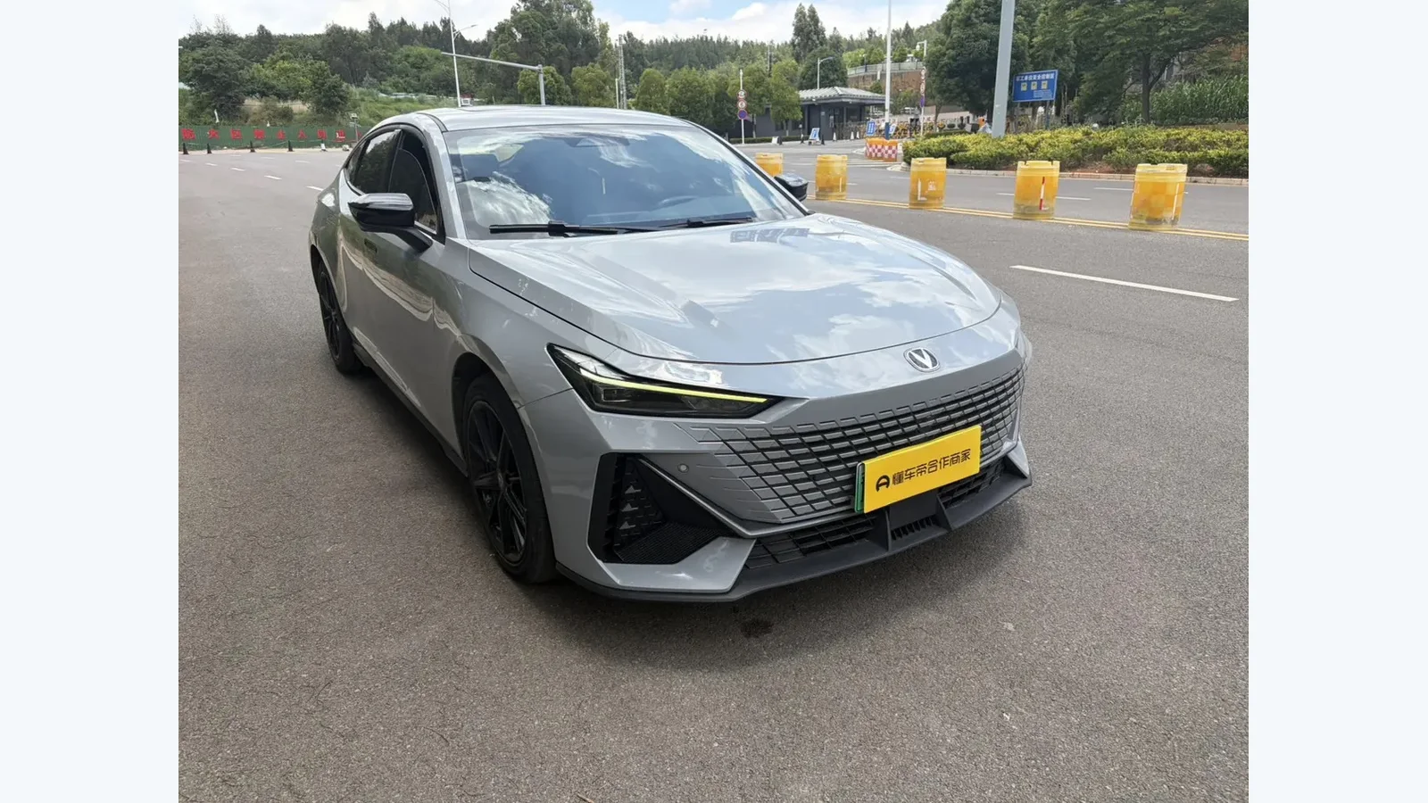 Used Changan UNI-V iDD Rear 45-degree thumbnail