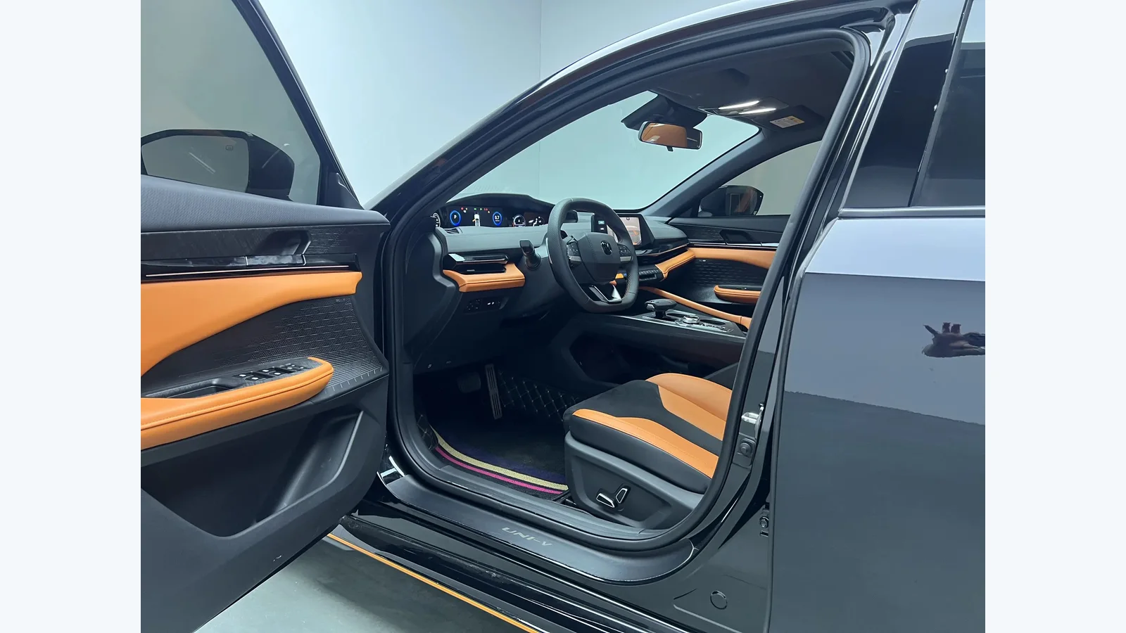 Used Changan UNI-V Photo 11 thumbnail