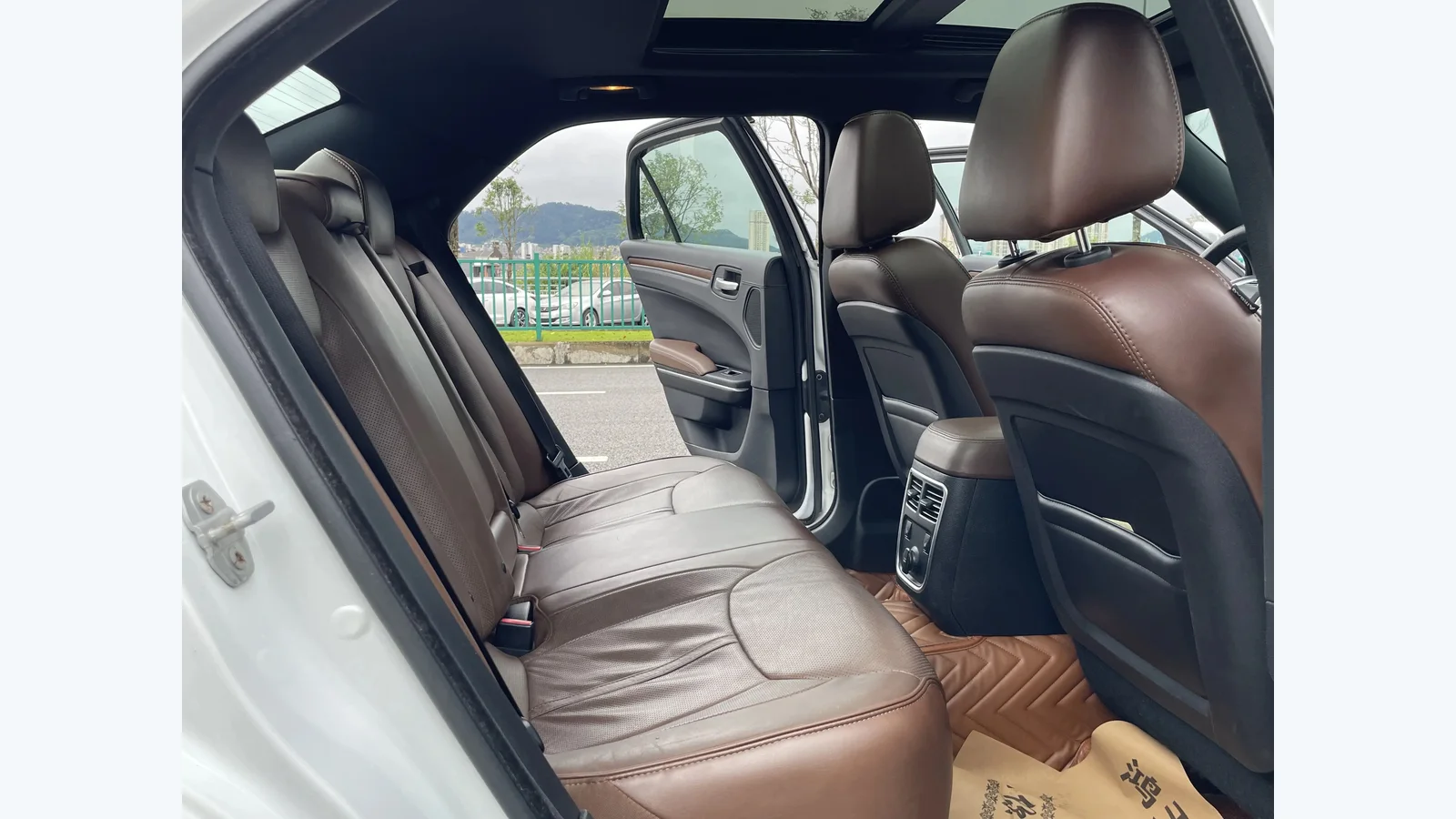 Used Chrysler 300C Photo 6 thumbnail