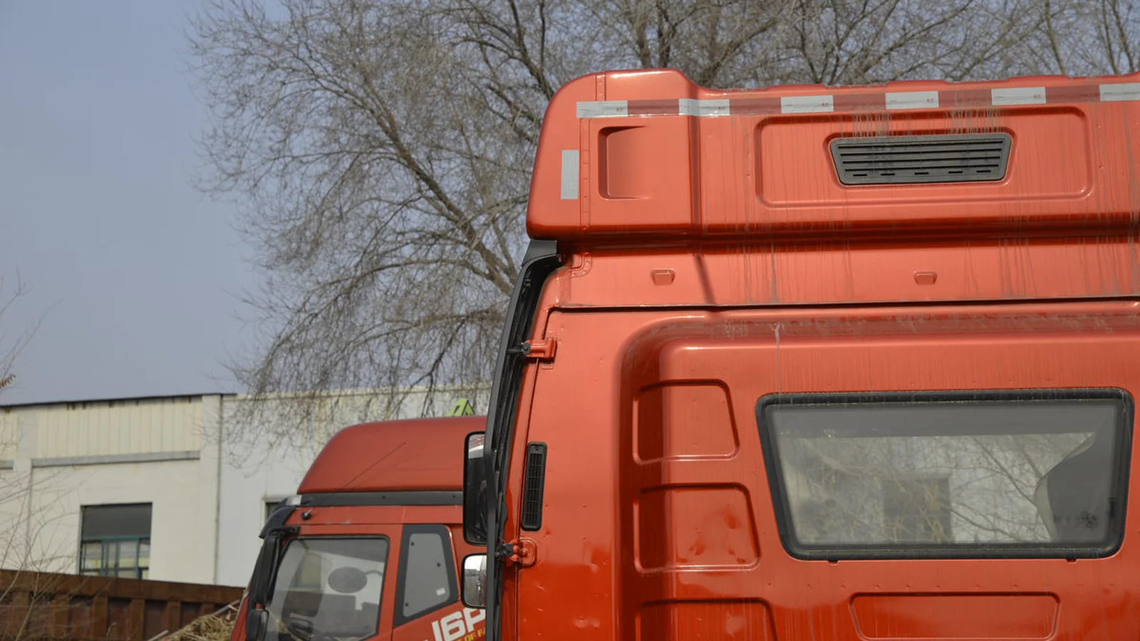 Used FAW J6P Side profile thumbnail
