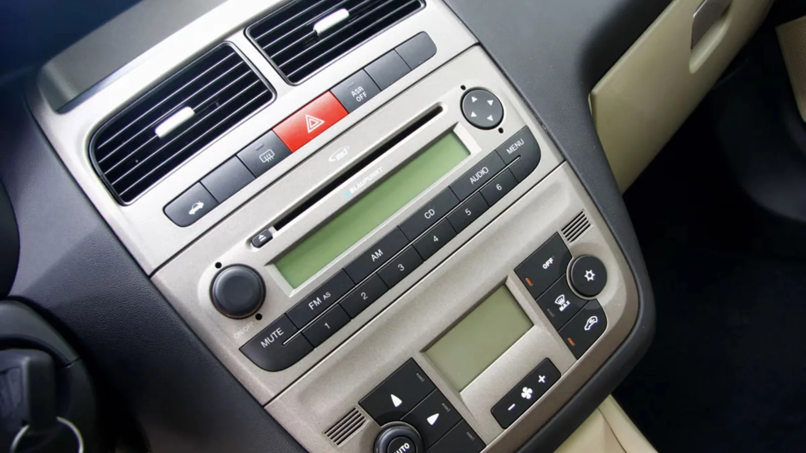 Used Fiat Linea Photo 9 thumbnail