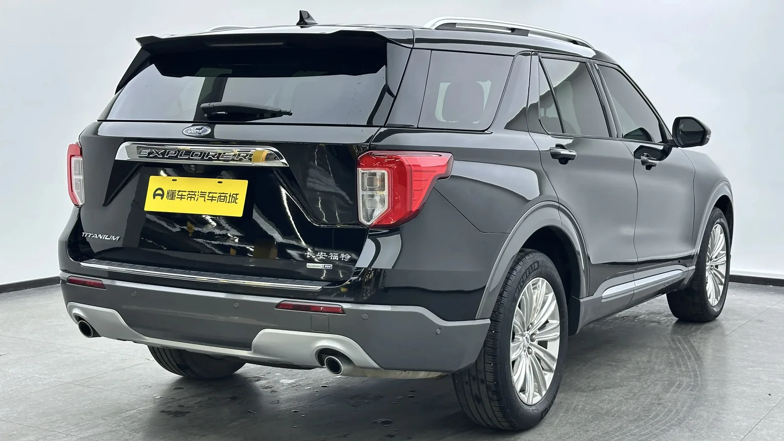 Used Ford Explorer Photo 1 thumbnail