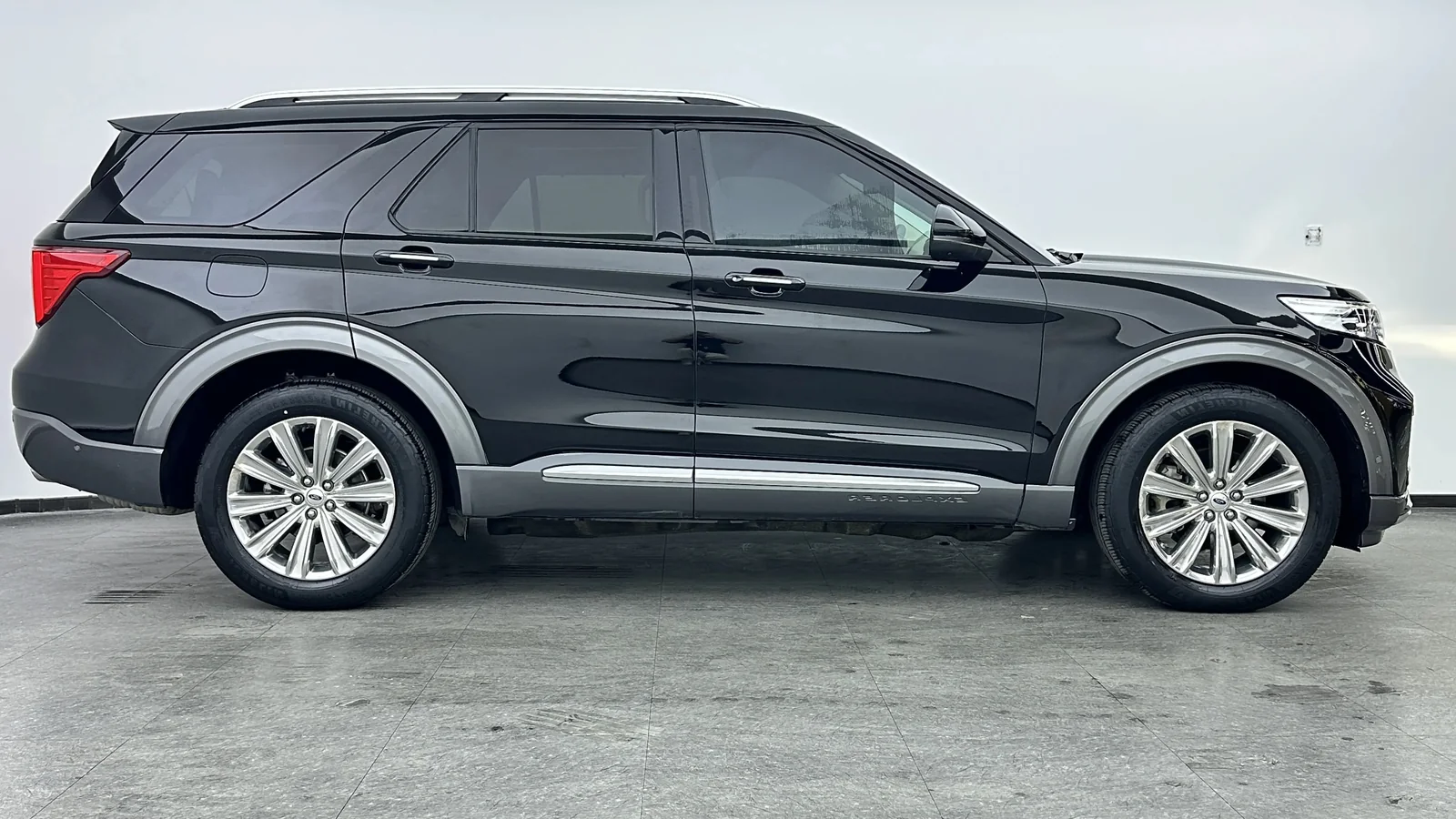 Used Ford Explorer Photo 2 thumbnail