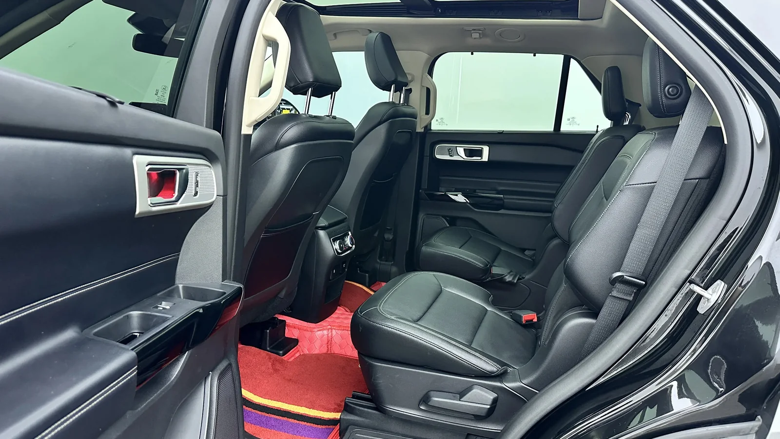Used Ford Explorer Photo 12 thumbnail