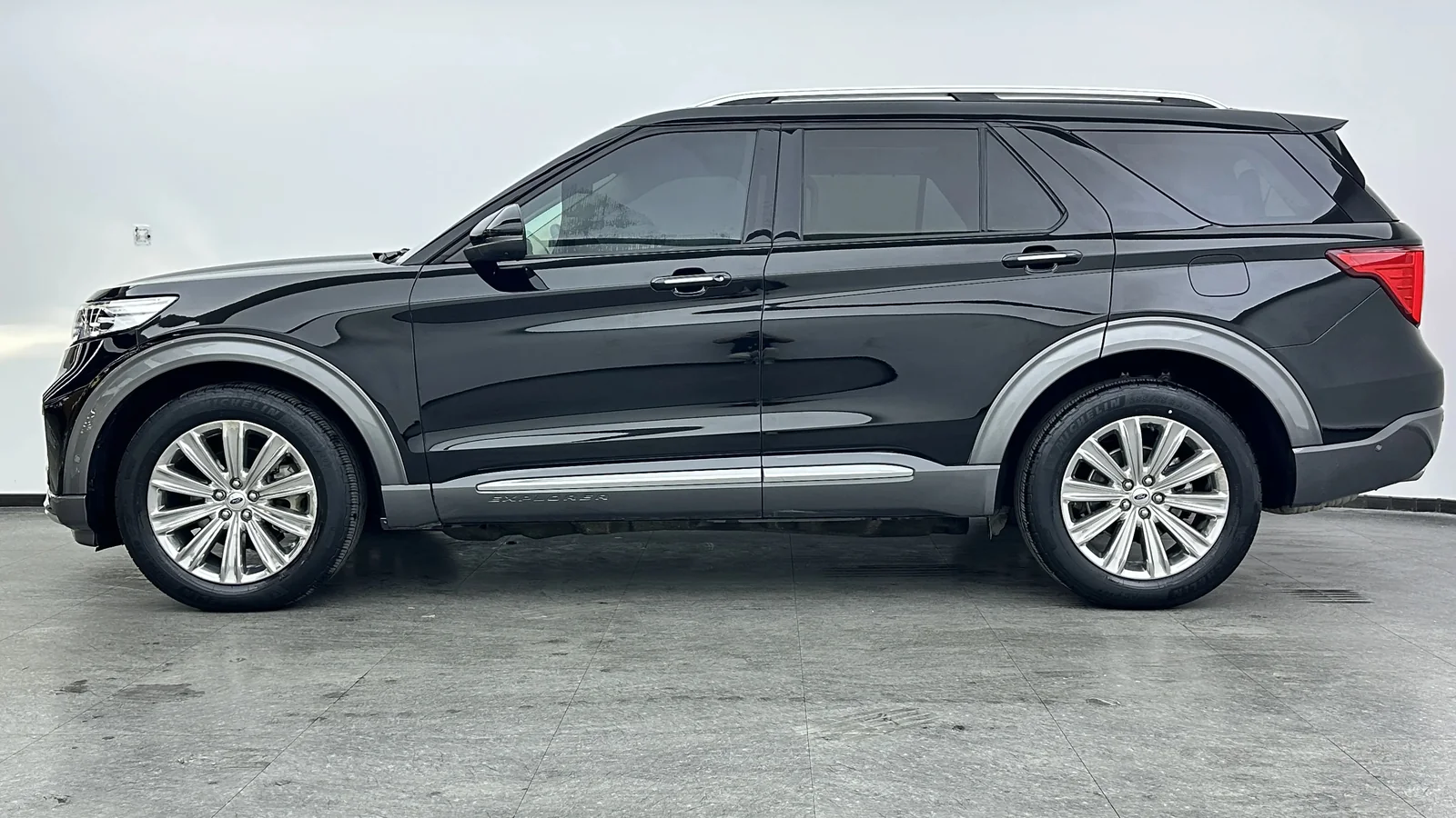 Used Ford Explorer Dashboard thumbnail