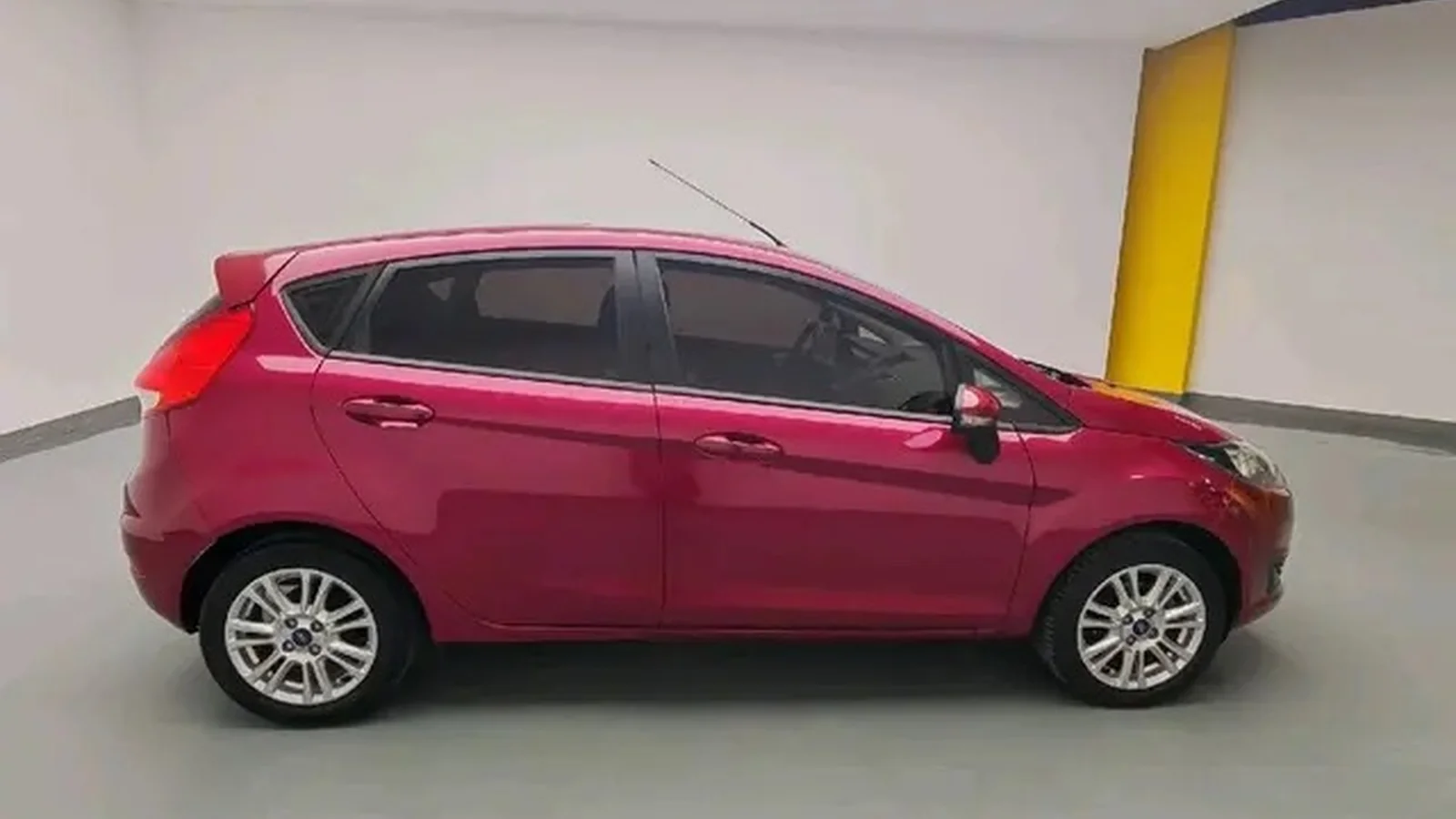 Used Ford Fiesta Photo 2 thumbnail