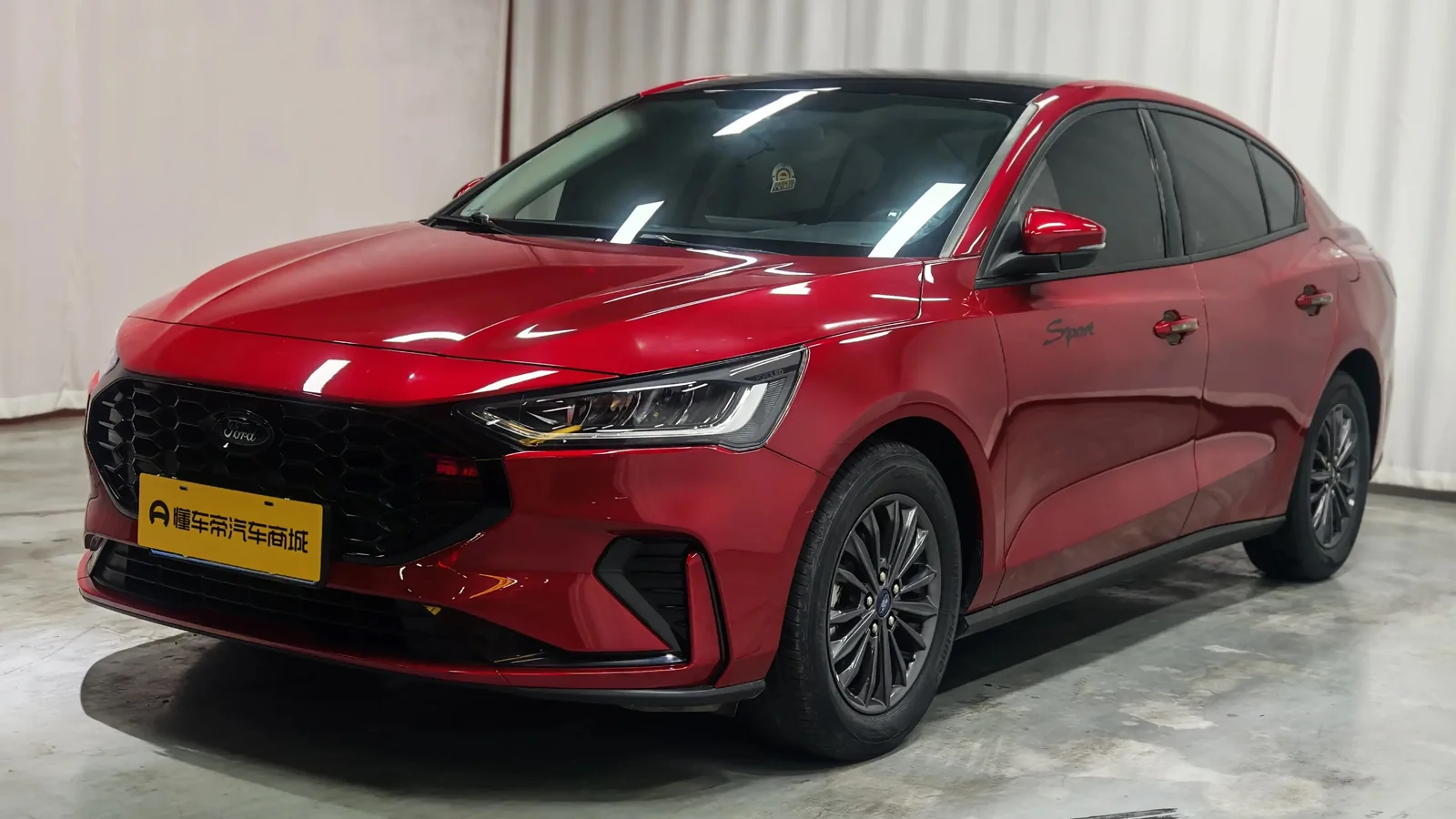 Used Ford Focus Front 45-degree reference for China export