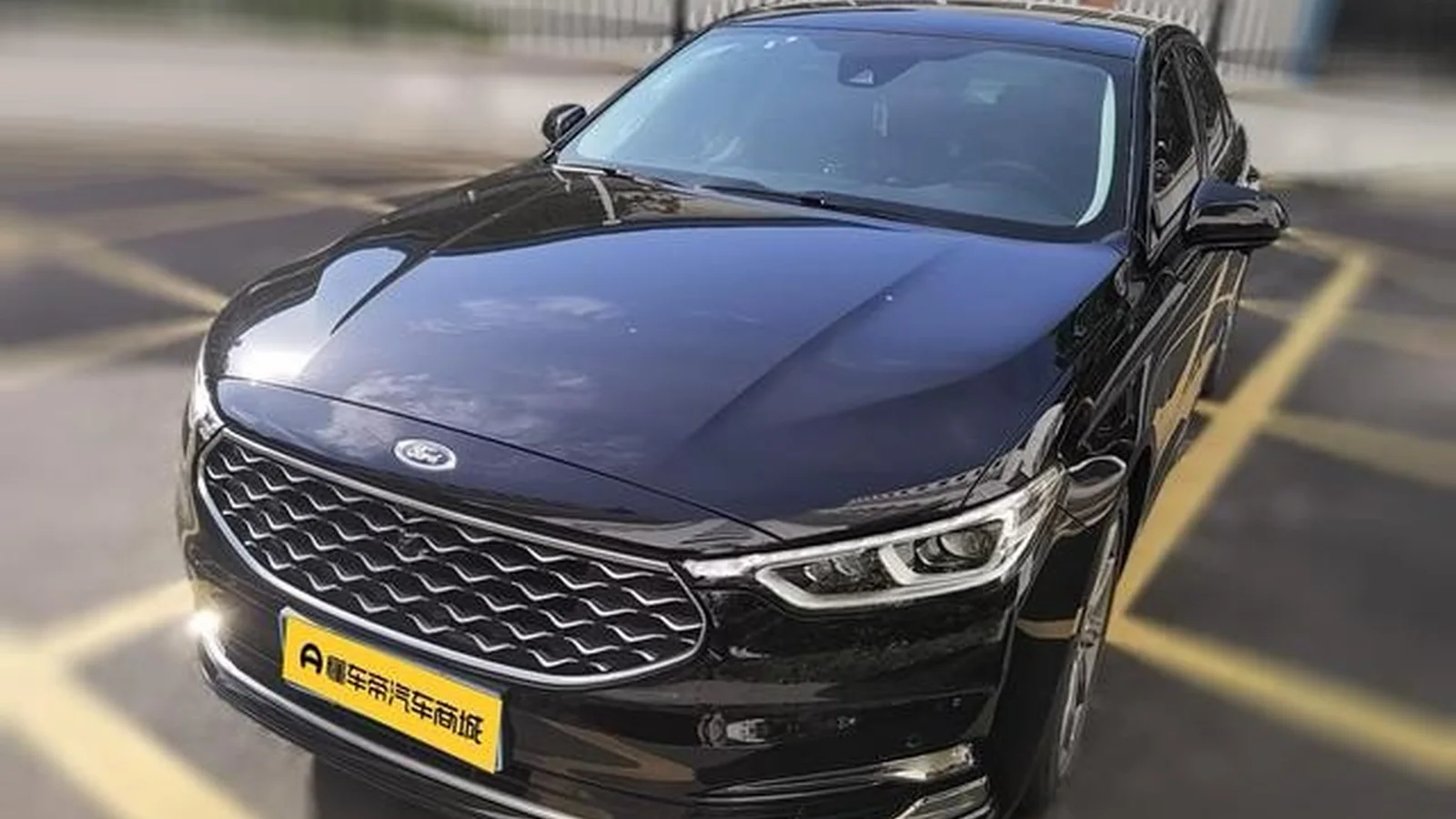 Used Ford Taurus Front 45-degree reference for China export
