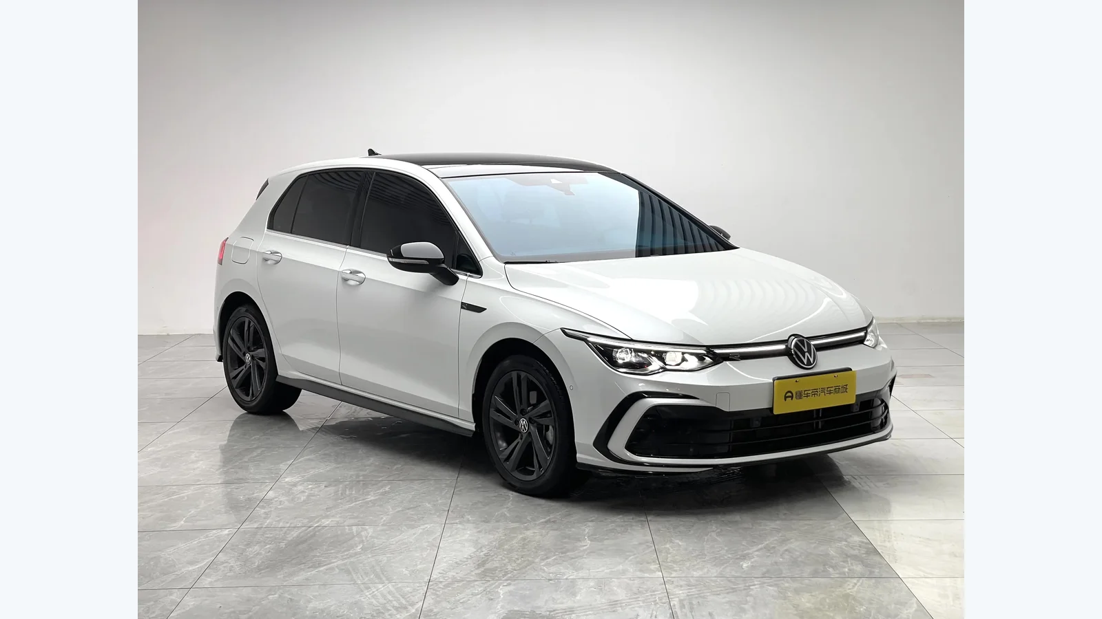 Used Volkswagen Golf Rear 45-degree thumbnail