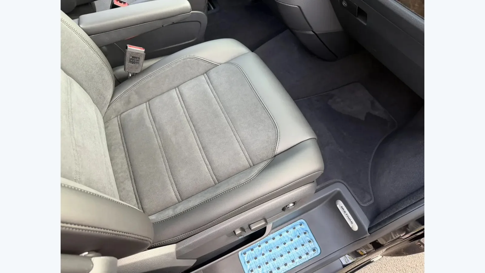 Used Volkswagen Multivan Photo 3 thumbnail