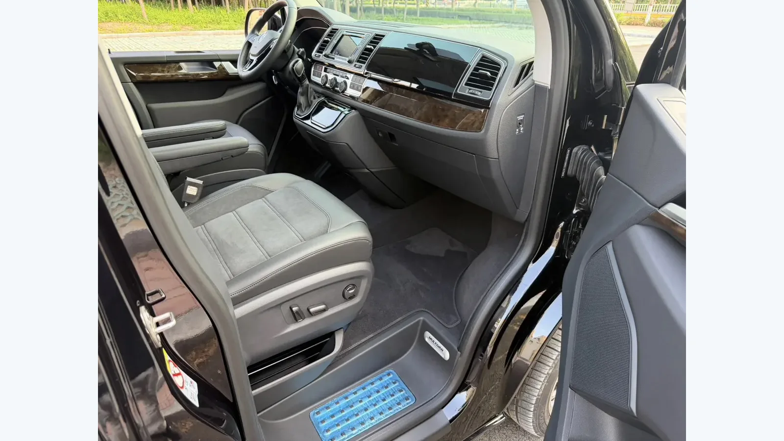 Used Volkswagen Multivan Photo 4 thumbnail
