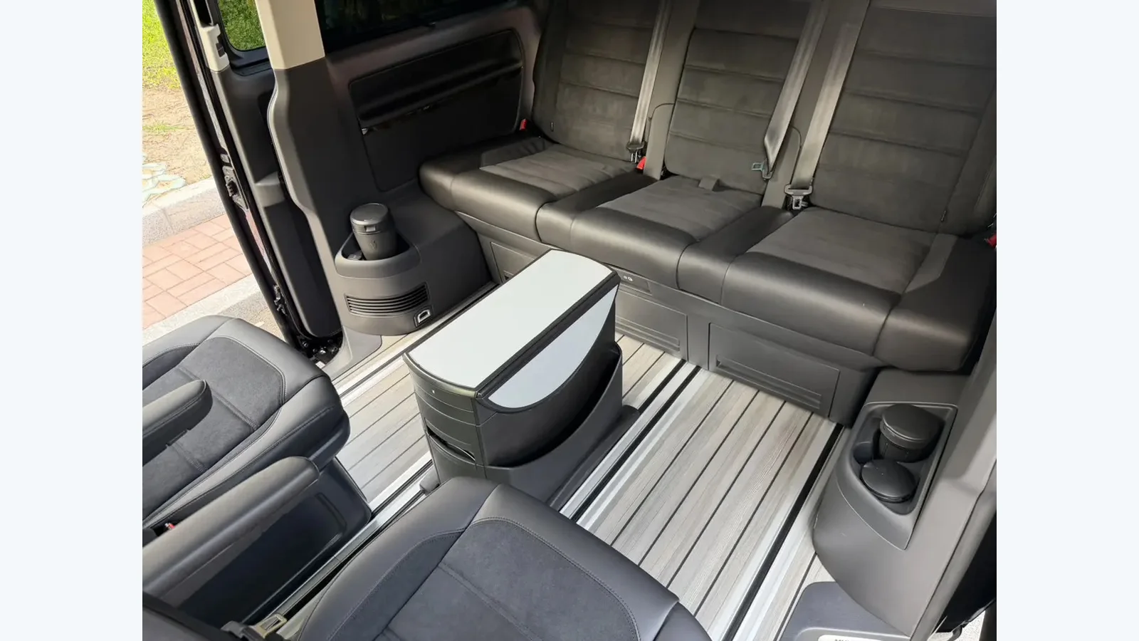 Used Volkswagen Multivan Photo 6 thumbnail