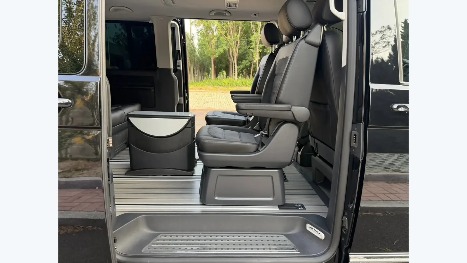 Used Volkswagen Multivan Photo 15 thumbnail