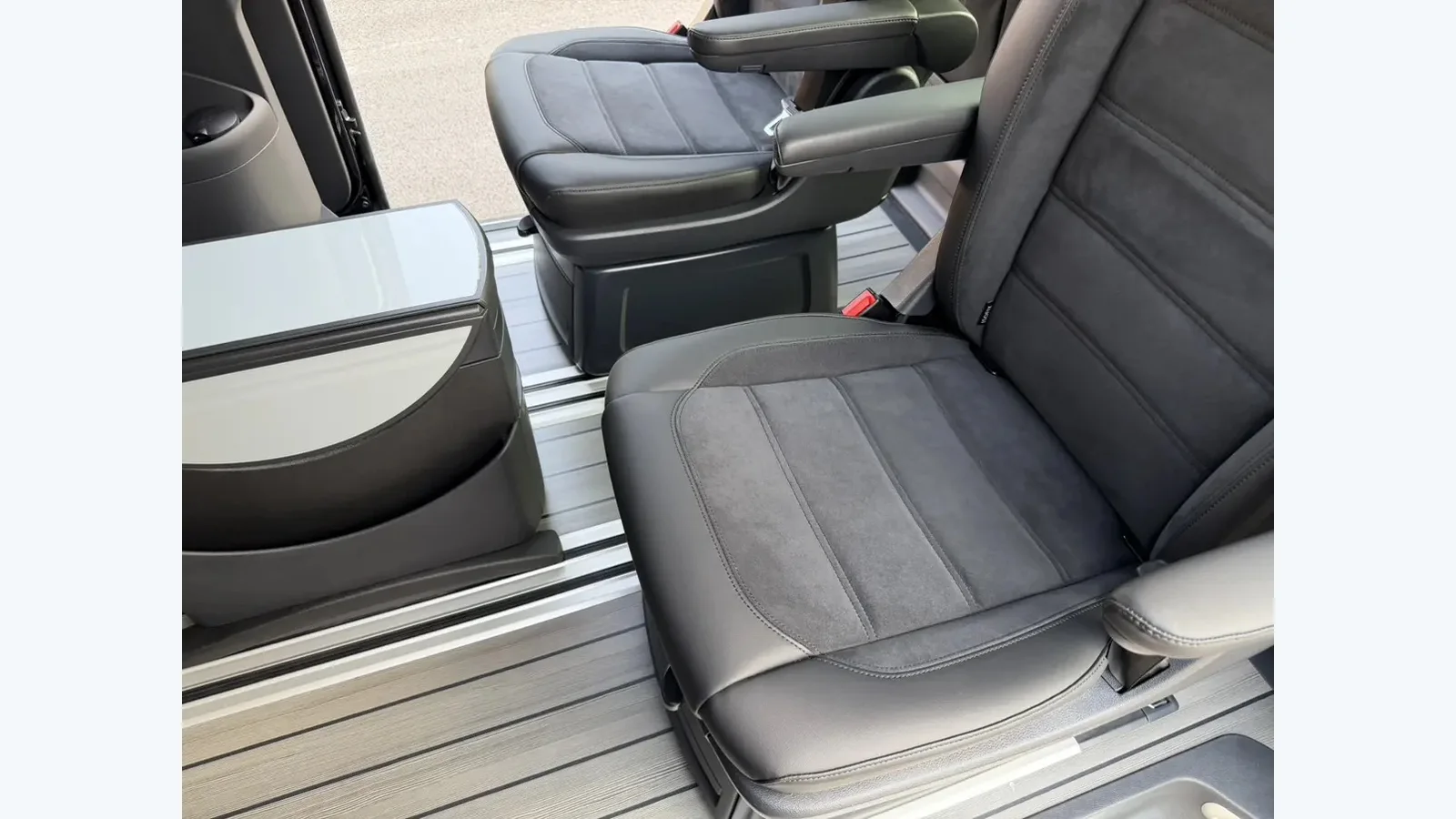 Used Volkswagen Multivan Photo 21 thumbnail