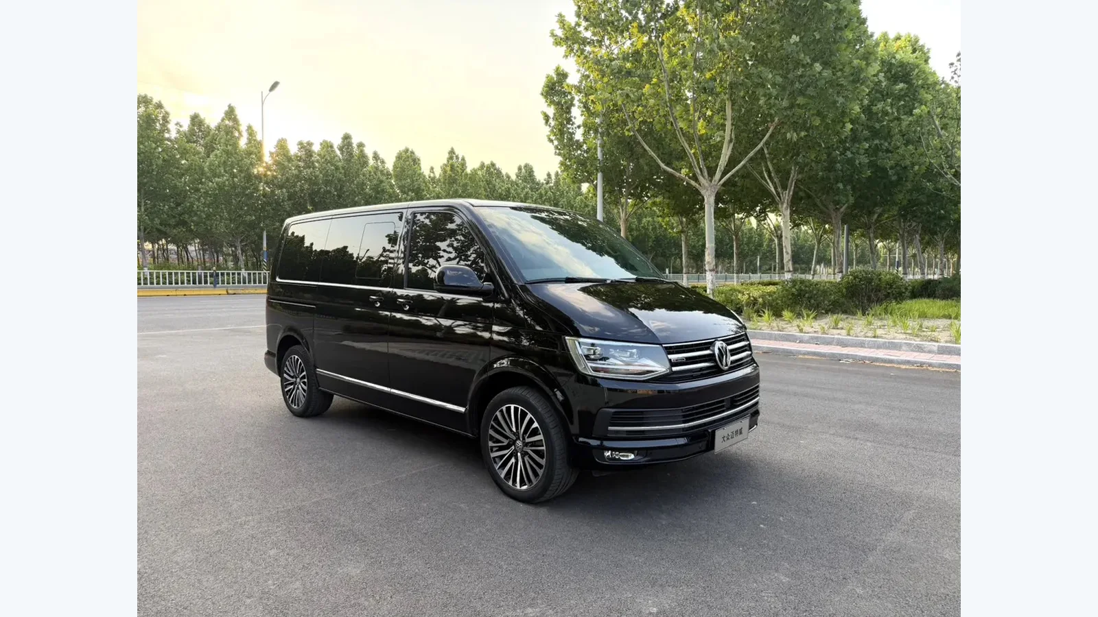 Used Volkswagen Multivan Rear 45-degree thumbnail