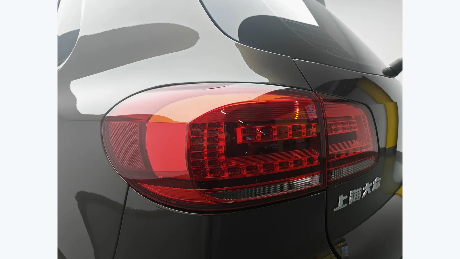 Used Volkswagen Tiguan Photo 4 thumbnail