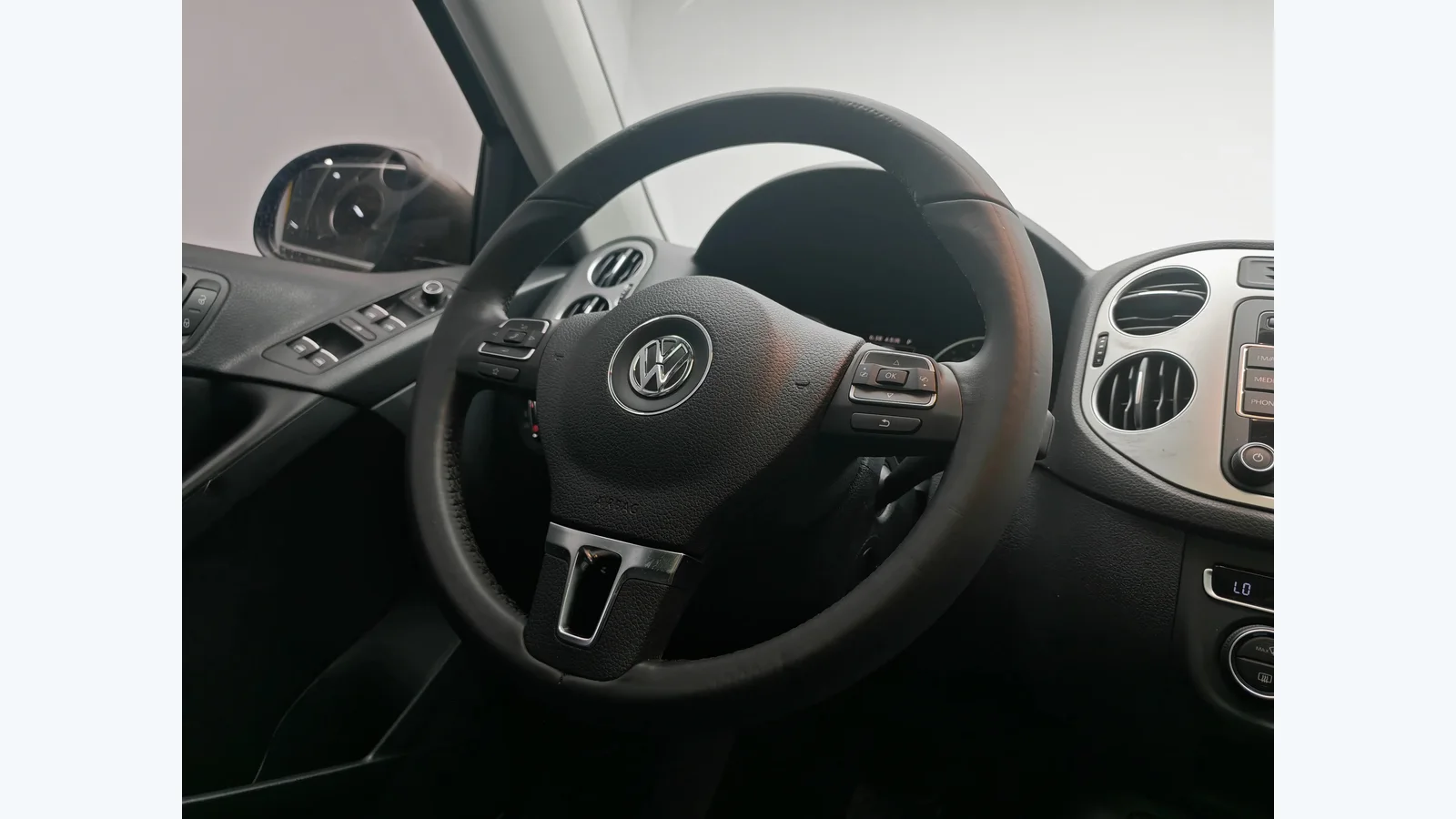 Used Volkswagen Tiguan Photo 10 thumbnail