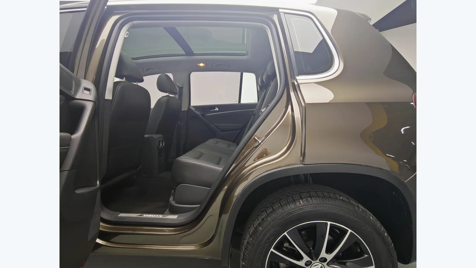 Used Volkswagen Tiguan Photo 12 thumbnail