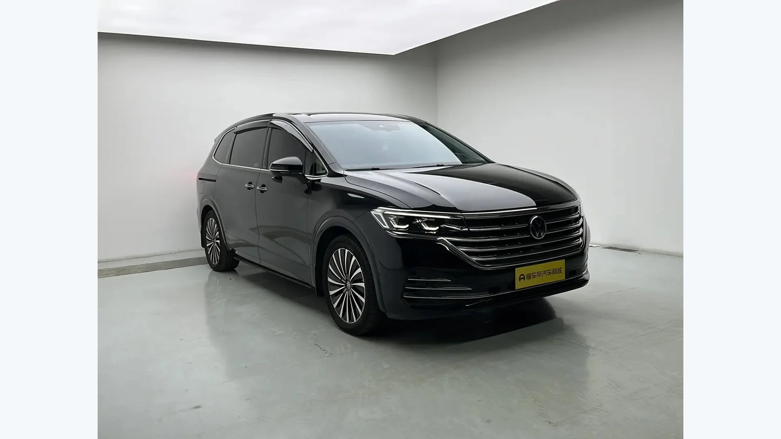 Used Volkswagen Viloran Rear 45-degree thumbnail
