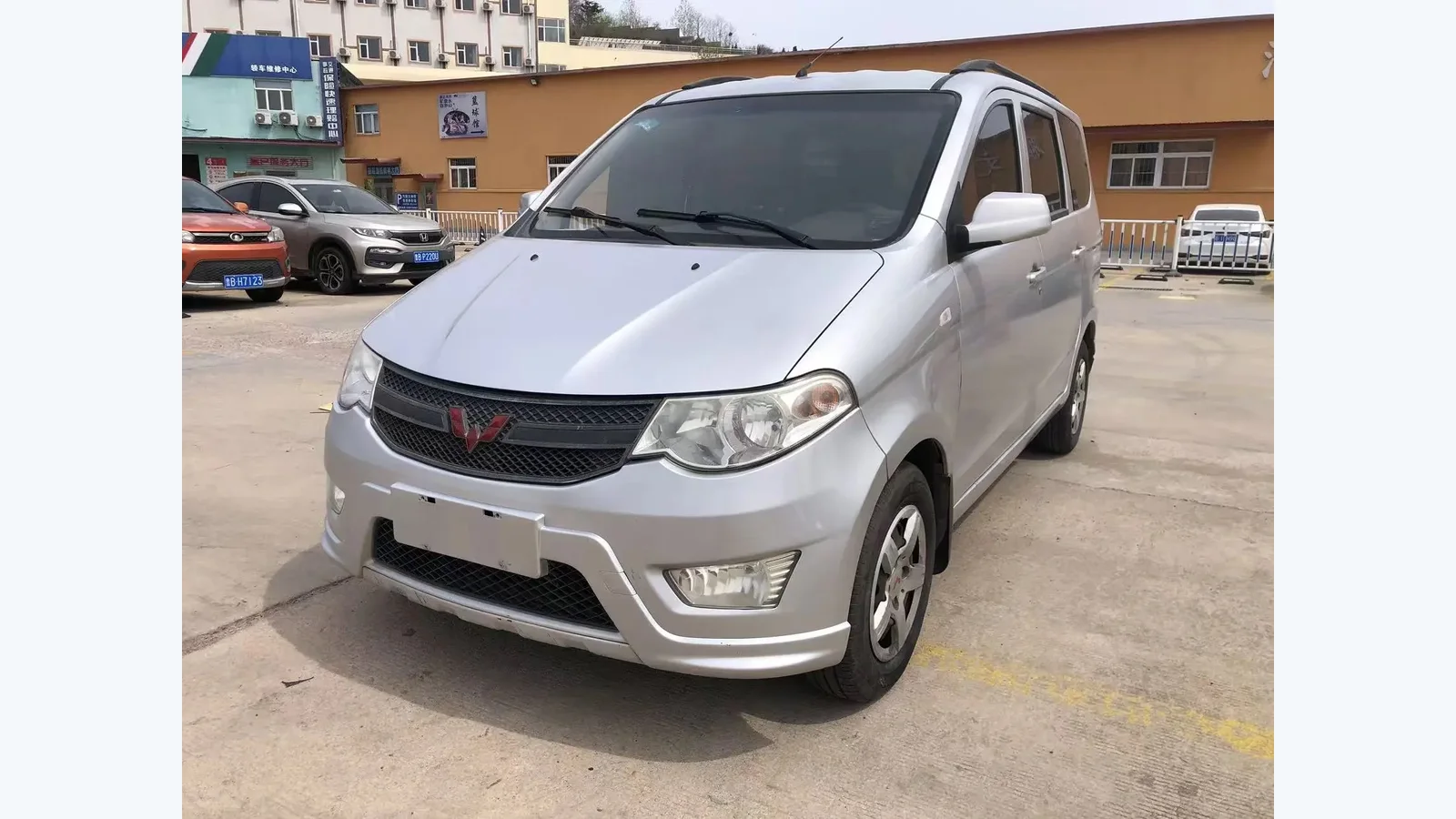 Used Wuling Hongguang Front 45-degree reference for China export