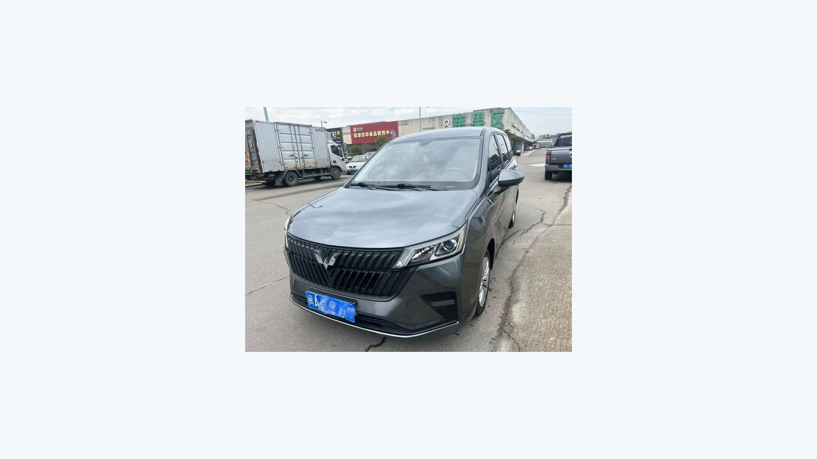 Used Wuling Jiachen Front 45-degree reference for China export
