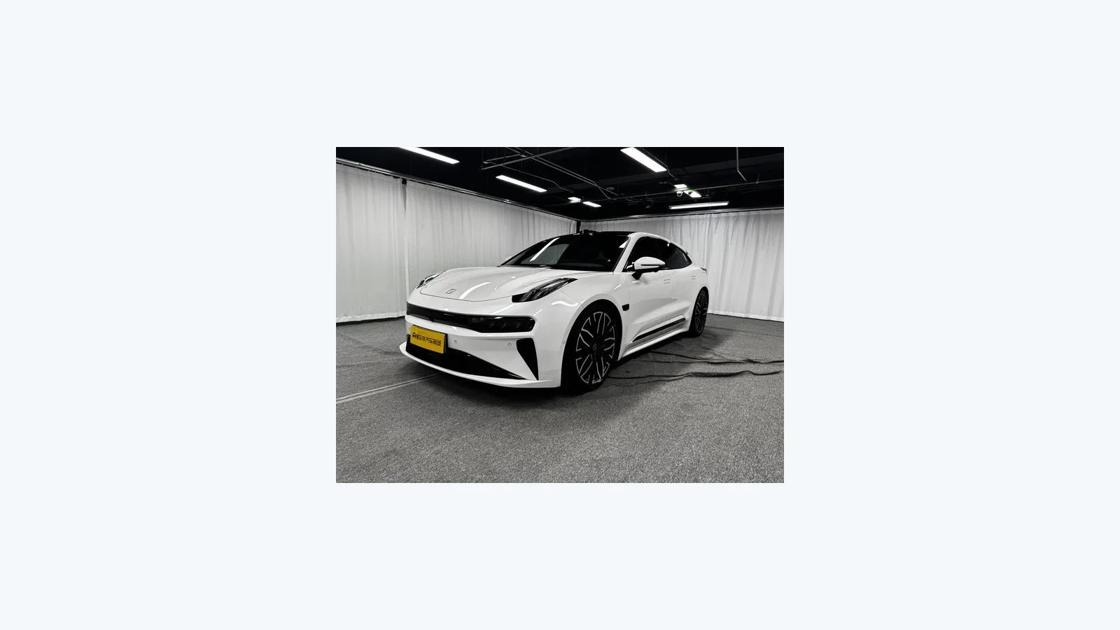 Used Zeekr 001 Photo 1 thumbnail